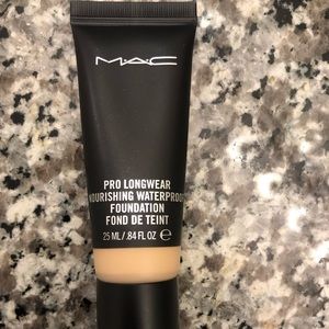 MAC PROLONGWEAR WATERPROOF FOUNDATION NC25